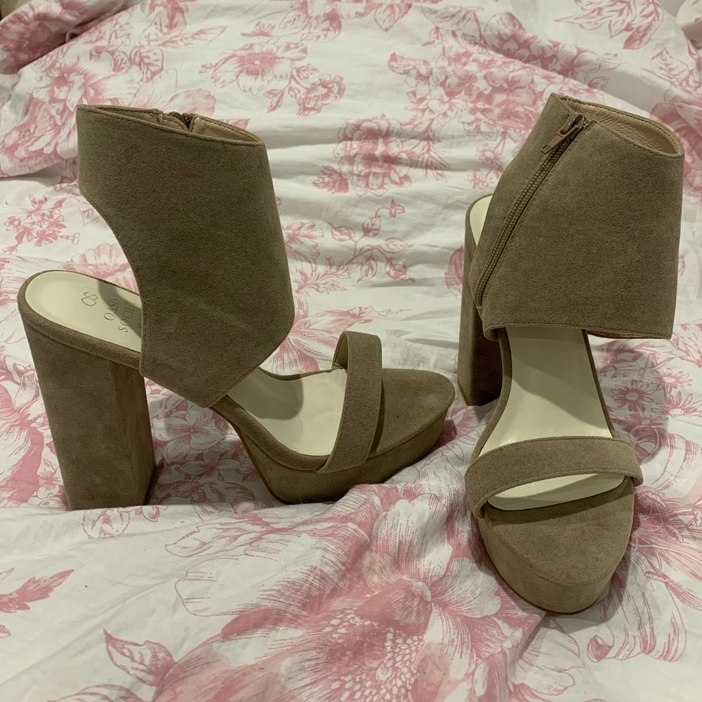 NWOT Vici Dolls Heels